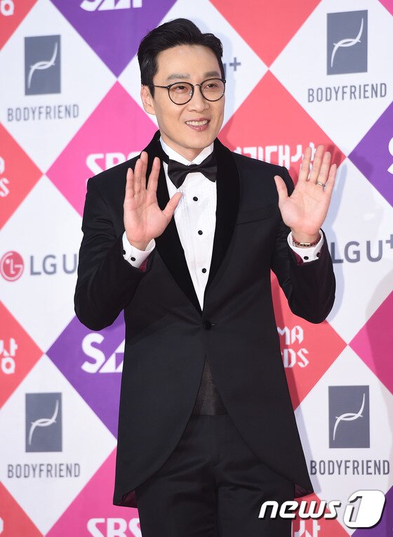 본문 이미지 - 이휘재가 자신을 둘러싼 논란에 대해 직접 사과했다. ⓒ News1star / 고아라 기자