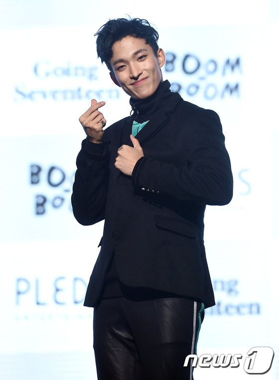 (서울=뉴스1스타) 고아라 기자 = 세븐틴 도겸이 5일 오후 서울 한남동 블루스퀘어 삼성카드홀에서 열린 세 번째 미니앨범 '고잉 세븐틴(Going Seventeen)' 발매 기자간 …