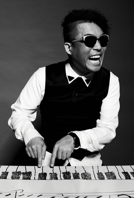 본문 이미지 - 김건모와 유지가 합동 무대를 선보인다. ⓒ News1star / SBS MTV