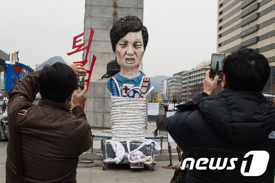 박근혜 대통령 탄핵안 표결 하루 앞으로