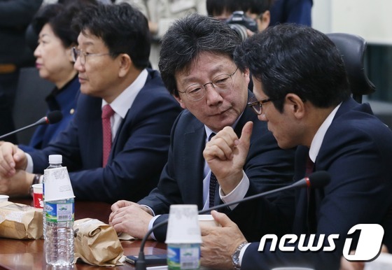 유승민-정병국 '탄핵 표결 논의'
