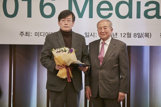 본문 이미지 - JTBC가 제10회 미디어어워드 ‘미디어대상’을 비롯해 각 부문에서 수상하며 5관왕이 됐다.ⓒ News1star/ JTBC 