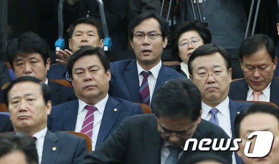 김영우 의원, 이정현 대표에게 항의
