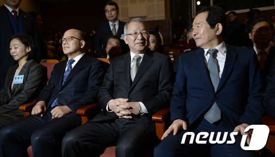 탄핵 표결 앞두고 만난 헌재소장·대법원장·국회의장