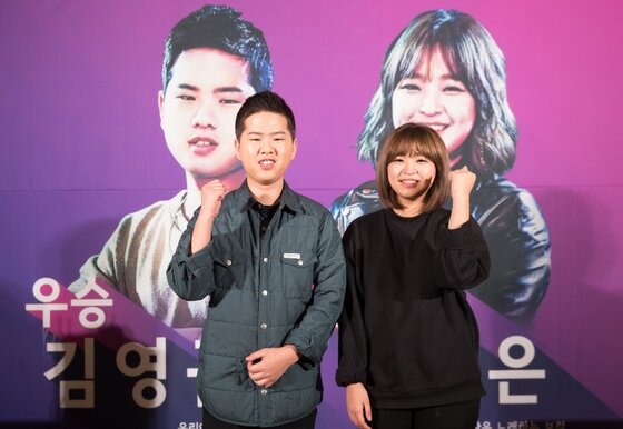 본문 이미지 - 김영근과 이지은은 9일 오후 2시 서울 마포구 상암동 CJ E&M 사옥에서 진행된 Mnet '슈퍼스타K 2016' 우승자-준우승자 공동인터뷰에 모습을 들어냈다. ⓒ News1star/ CJ E&M