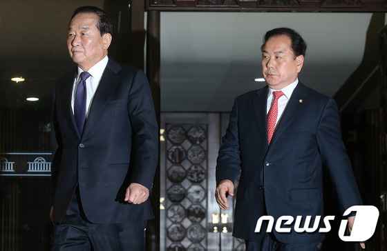 박 대통령 탄핵 투표 마친 서청원-이우현