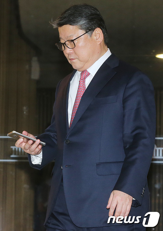 박 대통령 탄핵 투표 마친 조원진 의원