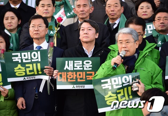 김동철 '민주주의와 정의의 승리'