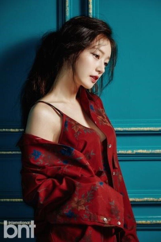 본문 이미지 - 송하윤 화보가 관심을 받고 있다. ⓒ News1star/ bnt 