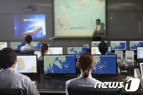 본문 이미지 - 한국해양수산연수원에서 실시하는 VTS 교육모습.ⓒ News1