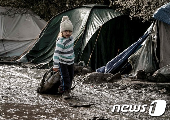 [사진] 프랑스 난민캠프의 어린이