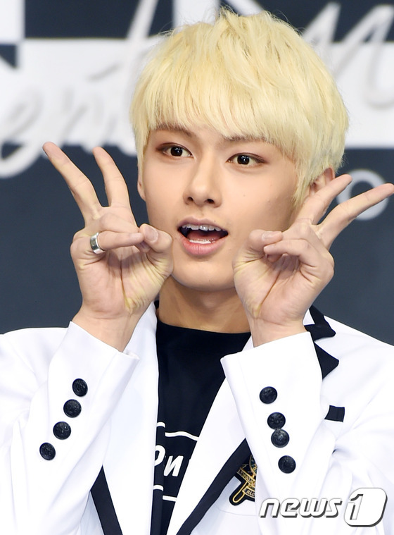 (서울=뉴스1스타) 권현진 기자 = 그룹 세븐틴 준이 14일 오후 서울올림픽공원 SK올림픽핸드볼경기장에서 열린 앙코르 콘서트 '라이크 세븐틴-보이즈 위시(LIKE SEVENTEEN …