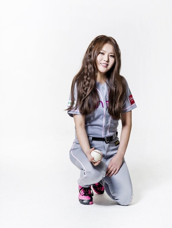 본문 이미지 - 가수 지세희가 야구단 유니폼 인증샷을 공개했다. ⓒ News1star / 지세희 SNS