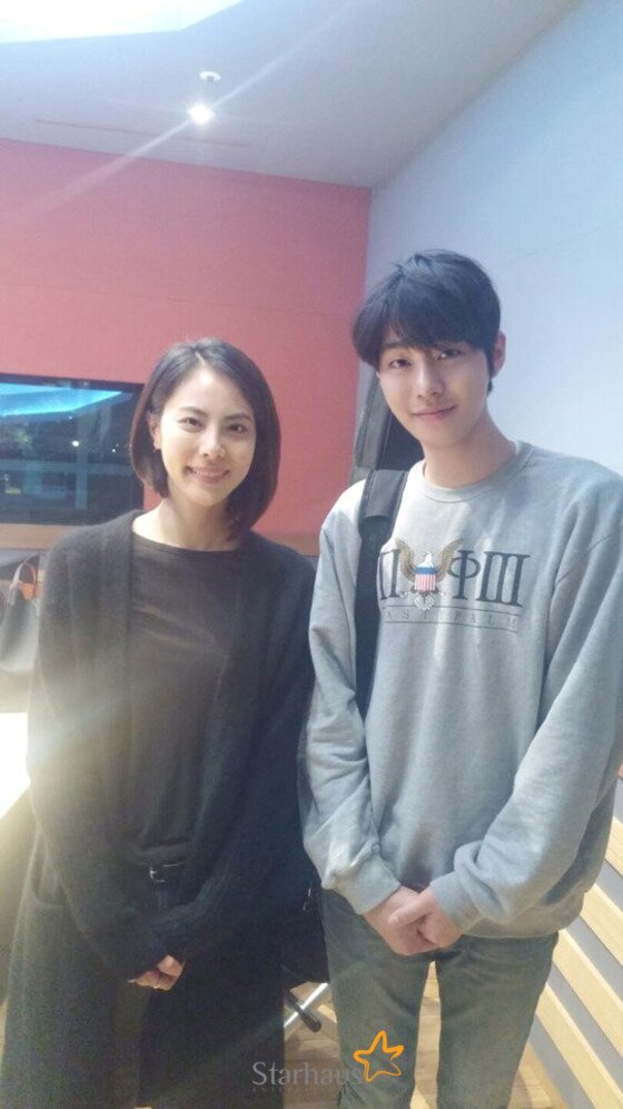 본문 이미지 - 배우 안효섭과 박지윤의 인증샷이 공개됐다. ⓒ News1star / 스타하우스