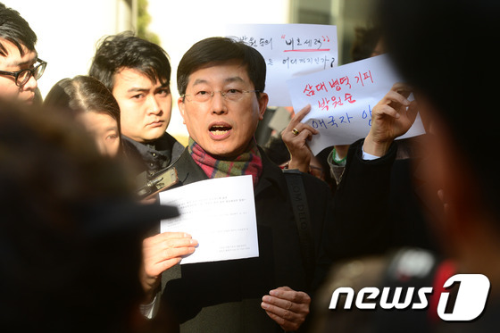 (서울=뉴스1) 임세영 기자 = 양승오 동남권원자력의학원 핵의학과 주임과장이 17일 오후 서울 서초구 중앙지방법원에서 열린 '박원순 아들 병역비리 의혹'을 제기한 혐의로 진행된 공 …