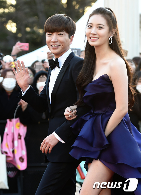 (서울=뉴스1스타) 권현진 기자 = 슈퍼주니어 이특, 걸스데이 유라(오른쪽)가 17일 오후 서울 올림픽공원 올림픽홀에서 열린 '제5회 가온차트 K-POP 어워드'(2016 가온차트 …