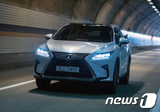 본문 이미지 - Lexus 2016 New Generation RX450h ⓒ News1