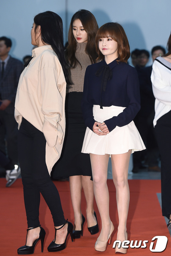 (서울=뉴스1스타) 고아라 기자 = 티아라 소연, 지연, 보람(왼쪽부터)이 19일 오후 서울 국립극장 해오름극장에서 열린 '제3회 이데일리 문화대상' 레드카펫 행사에 참석하고 있다 …