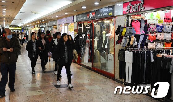 본문 이미지 - 운영권 이전을 앞둔 부산 진구에 위치한 한 지하상가의 모습. ⓒ News1 이승배 기자