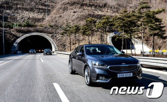 본문 이미지 - 기아차 '올 뉴 K7' 주행사진ⓒ News1