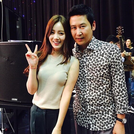 본문 이미지 - '복면가왕' 신고은과 신동엽의 다정한 모습이 포착됐다. ⓒ News1star/신고은 인스타그램