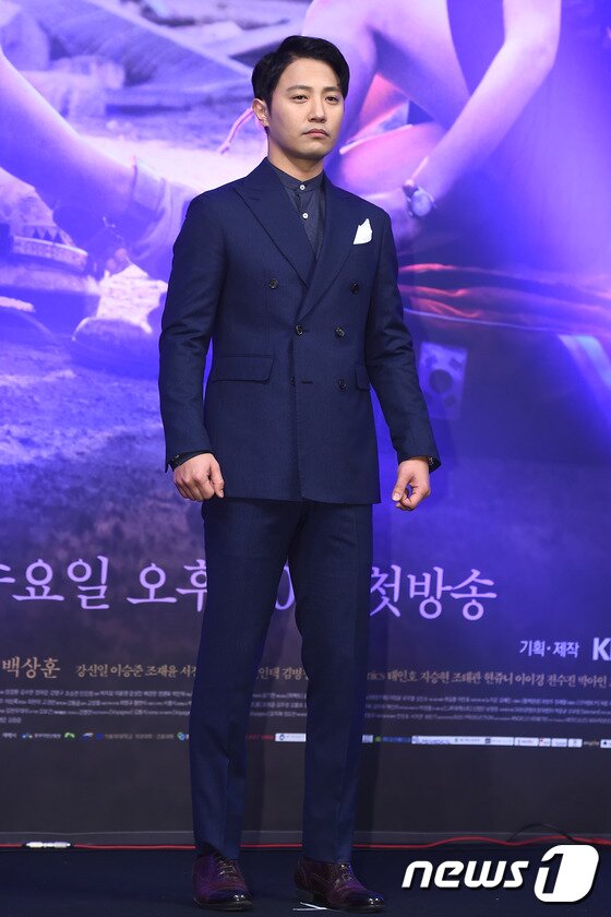 본문 이미지 - '태양의 후예' 진구가 16일 오후 2시 서울 강남구 현대모터스튜디오에서 진행된 KBS2 수목드라마 '태양의 후예'(극본 김은숙, 김원석/연출 이응복, 백상훈) 기자간담회 송중기와의 케미에 대해 언급했다.ⓒ News1star 고아라 기자