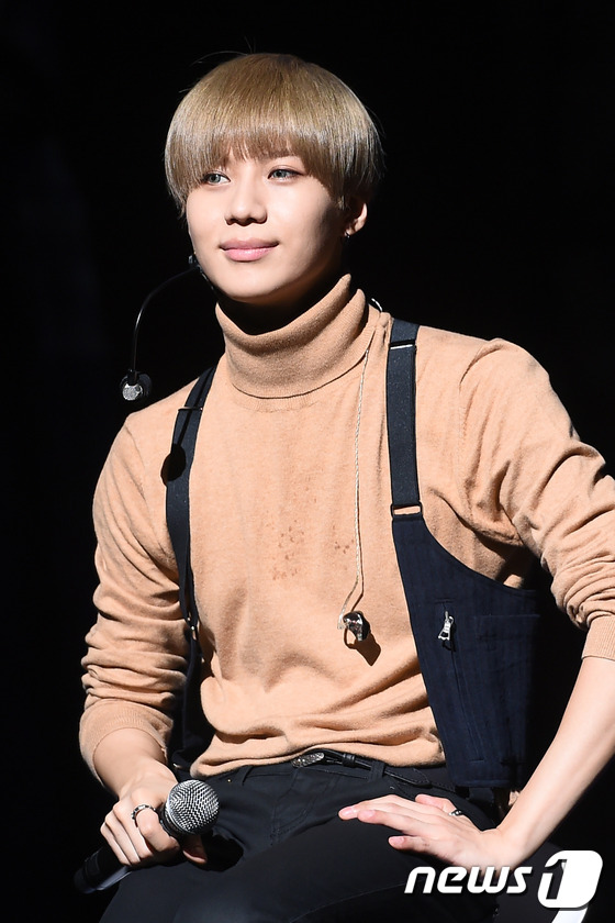 (서울=뉴스1스타) 고아라 기자 = 샤이니 태민이 22일 오후 서울 SMTOWN 코엑스 아티움에서 열린 첫 번째 솔로 정규앨범 ‘프레스 잇(Press it)’ 발매 쇼케이스에 참석 …