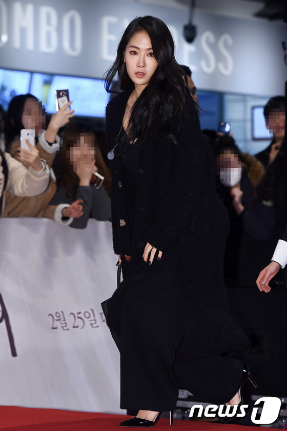 (서울=뉴스1스타) 고아라 기자 = 씨스타 소유가 22일 오후 서울 코엑스 메가박스에서 열린 영화 '남과 여'(감독 이윤기) VIP시사회에 참석하고 있다.'남과 여'는 눈 덮인 핀 …