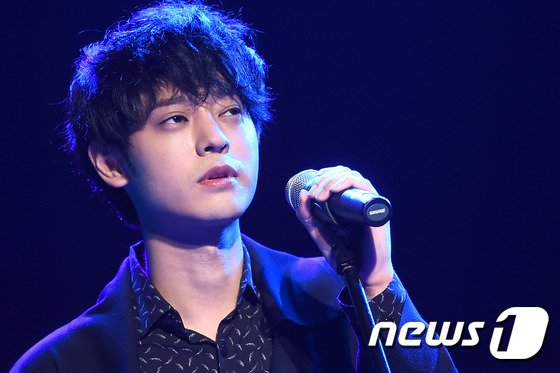 본문 이미지 - 가수 정준영이 24일 오후 서울 제일라아트홀에서 열린 솔로앨범 '공감' 발매 쇼케이스에서  뮤직비디오 속 키스신에 대해 언급했다. ⓒ News1star 고아라 기자