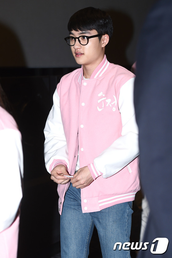 (서울=뉴스1스타) 고아라 기자 = 엑소 디오(도경수)가 28일 오후 서울 메가박스 센트럴에서 열린 영화 '순정'(감독 이은희) 무대인사를 마치고 퇴장하고 있다.‘순정’은 음악 라 …