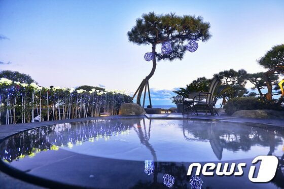 본문 이미지 - 파라다이스호텔 부산은 겨울 부산의 여유로운 휴식과 함께 스마트 한 혜택을 누릴 수 있는 ‘스마트 초이스’ 패키지를 선보인다. (파라다이스호텔 부산 제공) ⓒ News1