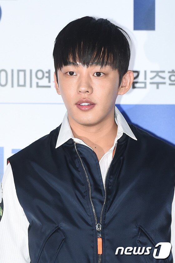 본문 이미지 - 배우 유아인이 과거 드라마 '성균관 스캔들'을 함께 했던 송중기에 대해 언급했다. ⓒ News1star DB