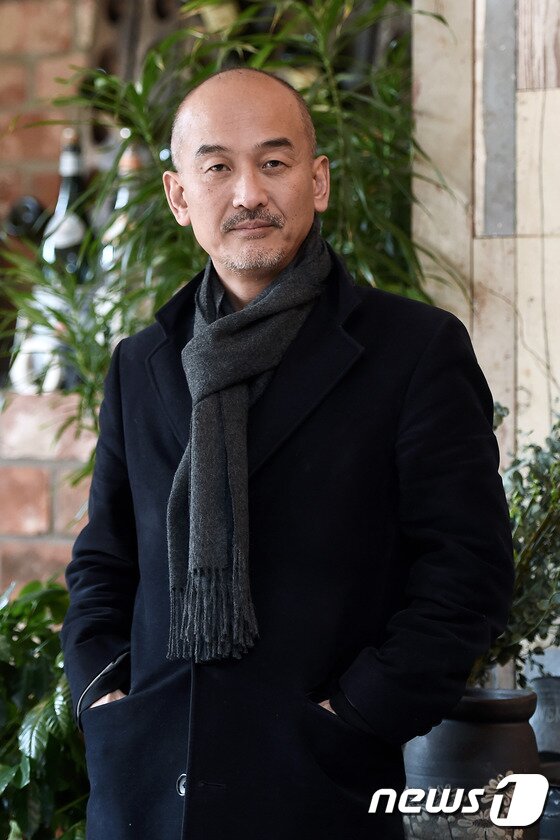 본문 이미지 - 이준익 감독이 최근 서울 종로구 삼청동의 한 카페에서 진행된 영화 '동주' 인터뷰에서 윤동주와 함께 송몽규를 등장시킨 이유를 밝혔다. ⓒ News1star / 고아라 기자