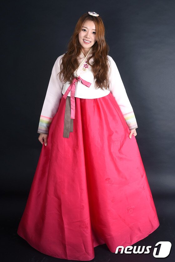 본문 이미지 - 멜로디데이 예인이 세배 포즈를 취하고 있다. ⓒ News1star 고아라 기자