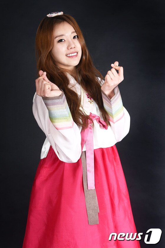 본문 이미지 - 멜로디데이 에인이 손가락 하트를 보내고 있다. ⓒ News1star 고아라 기자