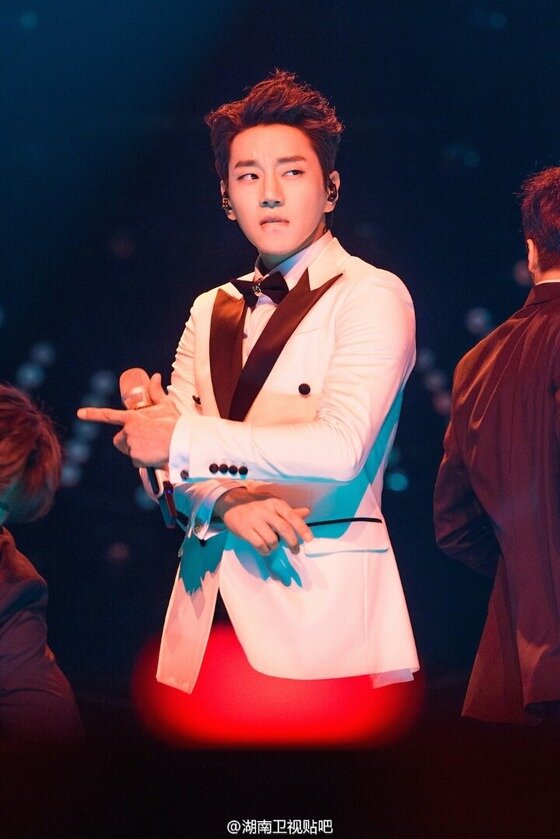 본문 이미지 - 황치열 '뱅뱅뱅' 무대가 화제를 몰고 있다. ⓒ News1star / 후난위성TV