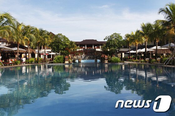 본문 이미지 - 크림슨 리조트는 현대적이고 차분한 열대 지역의 아름다움을 만끽할 수 있는 고품격 휴양 리조트다. (하나투어리스트 제공)ⓒ News1travel