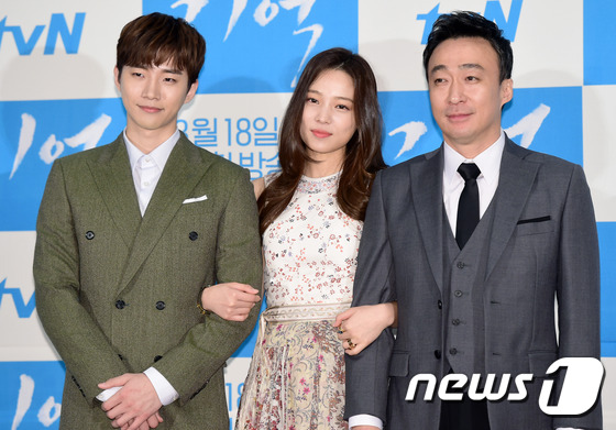 (서울=뉴스1스타) 권현진 기자 = '기억' 정말 재미있습니다~2PM 준호, 윤소희, 이성민(왼쪽부터)이 10일 오후 서울 성동구 행당동 디노체컨벤션에서 열린 tvN 금토드라마 ‘ …