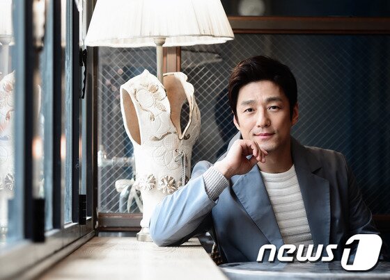 본문 이미지 - 배우 지진희가 최근 뉴스1스타와 인터뷰에서 멜로 연기로 다시금 불어온 인기에 대해 말했다. ⓒ News1star 권현진 기자