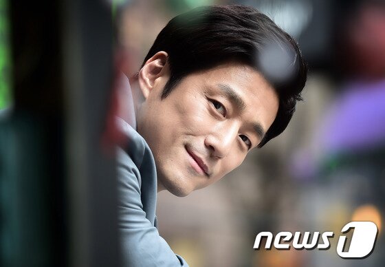 본문 이미지 - 배우 지진희가 최근 뉴스1스타와 인터뷰에서 끝없는 연기 열정을 드러냈다. ⓒ News1star 권현진 기자