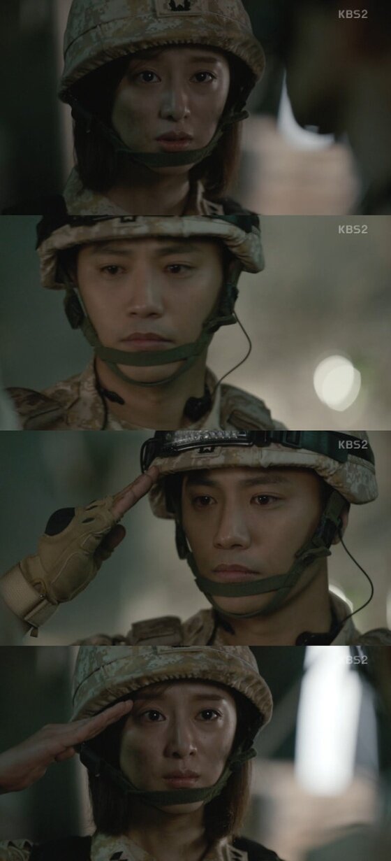 본문 이미지 - '태양의 후예' 진구가 김지원의 생존을 확인했다.  ⓒ News1star / KBS2 '태양의 후예' 캡처