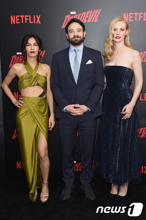 (뉴욕 AFP=뉴스1) 우동명 기자 = 배우 에로디 영(왼쪽부터), 찰리 콕스, 데보라 앤 월이 10일 (현지시간) 뉴욕 AMC 로우즈 링컨 스퀘어 13 극장에서 열린 영화 ‘데어 …