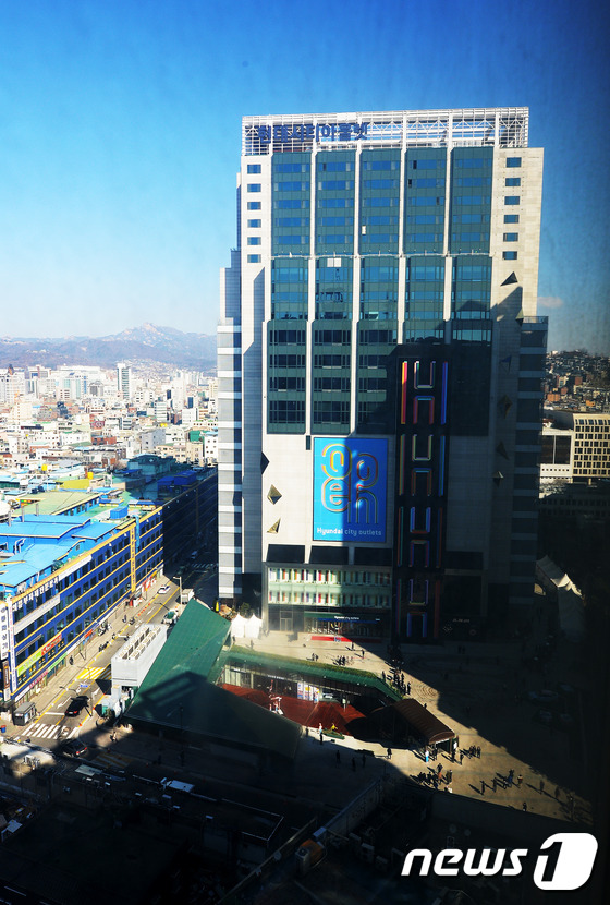 (서울=뉴스1) 황기선 기자 = 현대백화점그룹이 서울 중구 을지로에 국내 도심형 아울렛 2호점 '현대시티아울렛 동대문점'을 11일 오픈했다. 현대아울렛은 영업면적 3만 7,663㎥ …