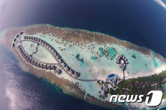 본문 이미지 - 릴리비치 리조트는 라군의 아름다움을 모든 객실에서 느낄 수 있게 하기 위해 독특한 구조로 설계됐다. (허니문리조트 제공) ⓒ News1 travel