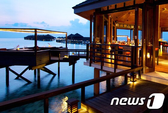 본문 이미지 - 릴리비치 리조트는 다양한 종류의 요리를 제공해 인도양의 떠 있는 요리 천국으로 불린다. (허니문리조트 제공) ⓒ News1 travel