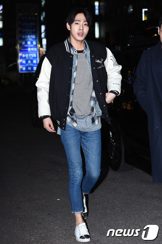 (서울=뉴스1스타) 고아라 기자 = 배우 안효섭이 11일 오후 서울 여의도 한 음식점에서 진행된 MBC 수목드라마 '한번 더 해피엔딩'(극본 허성희 / 연출 권성창) 종방연에 참석 …