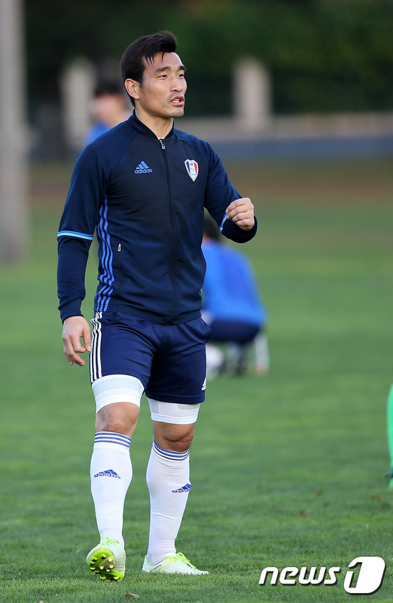 (서울=뉴스1) = 2016 아시아축구연맹(AFC) 챔피언스리그 G조 3차전 멜버른빅토리와의 경기를 이틀 앞둔 수원 삼성 조원희가 13일 오후 호주 멜버른 고쉬스 패독에서 훈련을 …