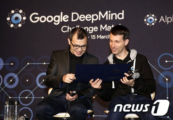 본문 이미지 - 구글 딥마인드 알파고팀. 왼쪽이 허사비스. ⓒ News1 송원영 기자