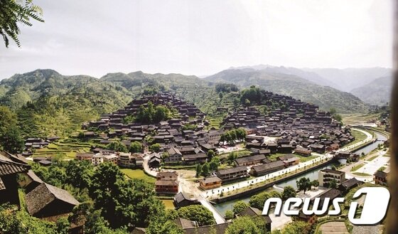 본문 이미지 - 천호묘채는 핍박을 피해 척박하고 험준한 계곡 사이에 숨어든 소수 민족 묘족이 사는 마을이다.(하나투어리스트 제공) ⓒ News1travel