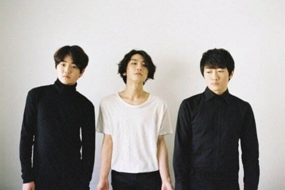 본문 이미지 - 인디밴드 쏜애플 보컬 윤성현(가운데)과 배우 박민지가 열애 사실을 인정했다. ⓒ News1star / 해피로봇레코드